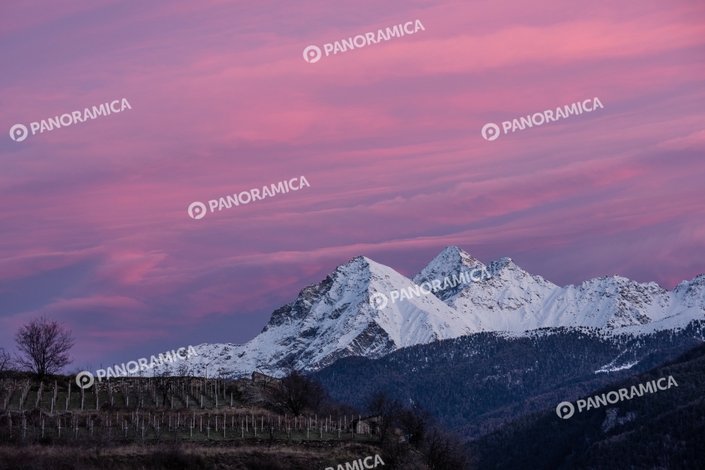 Tramonto rosa sulla Becca e l'Emilius