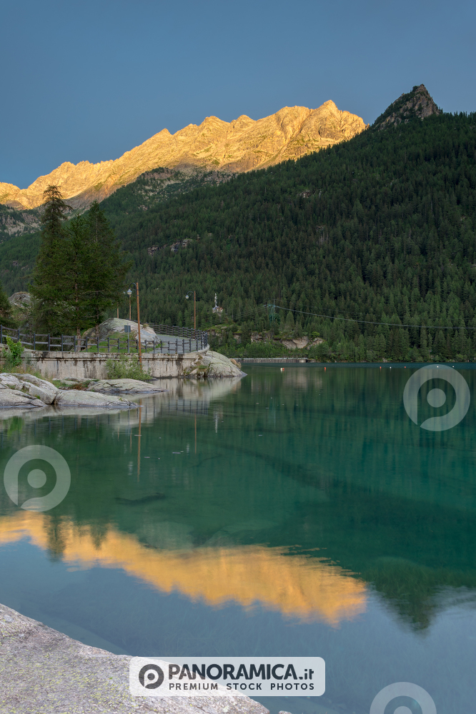 Un tramonto colorato sul Lago di Ceresole - PNGP