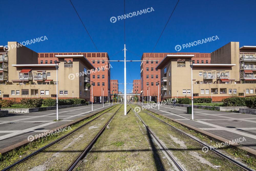 Università Milano Bicocca, Prospettiva dai binari del tram
