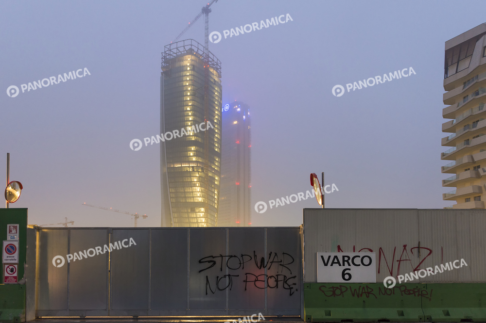 Varco 6 Citylife - Le torri tra la nebbia