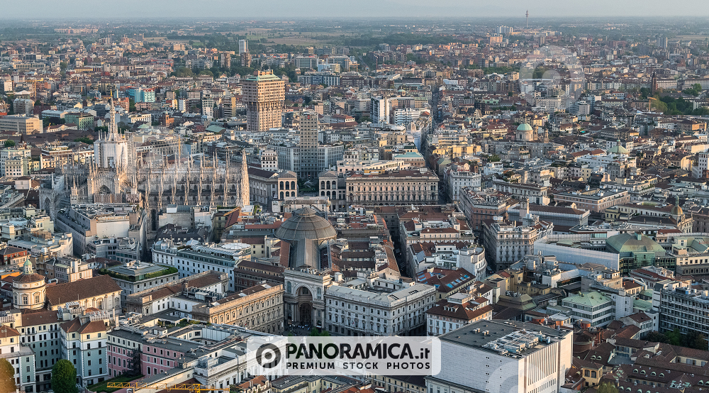 Veduta aerea del centro città, Duomo e dintorni