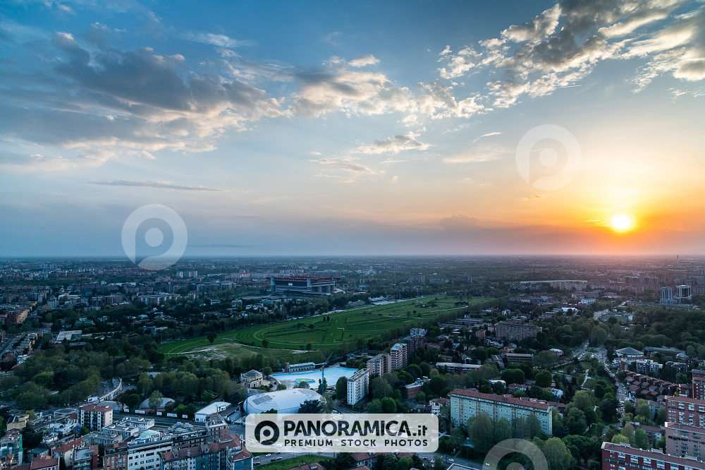 veduta aerea di Milano al Tramonto
