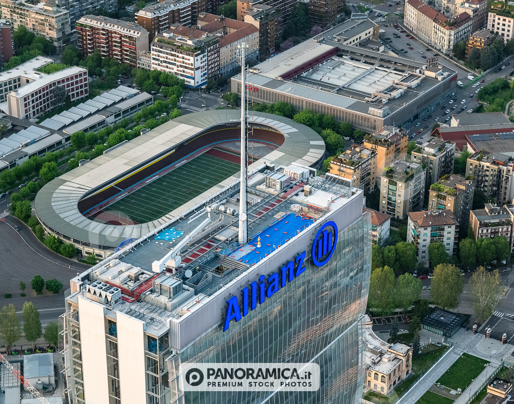 Veduta aerea di Milano, Torre Allianz, Velodromo Vigorelli e Coop