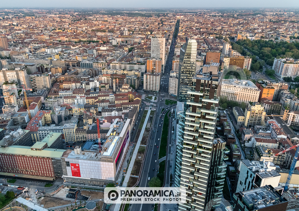 Veduta aerea di Viale della Liberazione, con Torre Solaria in primo piano