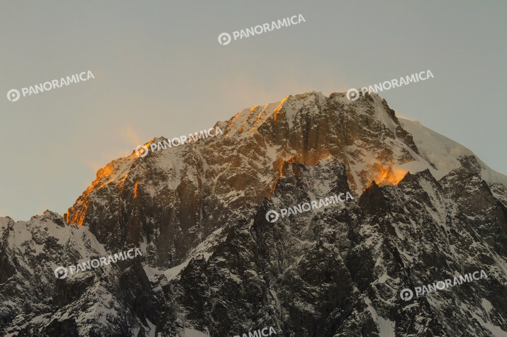 Vento e Tramonto sulla calotta del  Monte Bianco