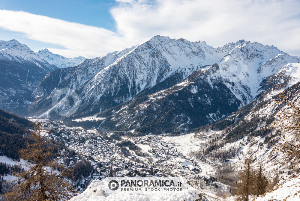 Vista su Courmayeur (Ao)
