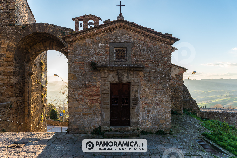 Volterra, San Felice la porta e la chiesetta